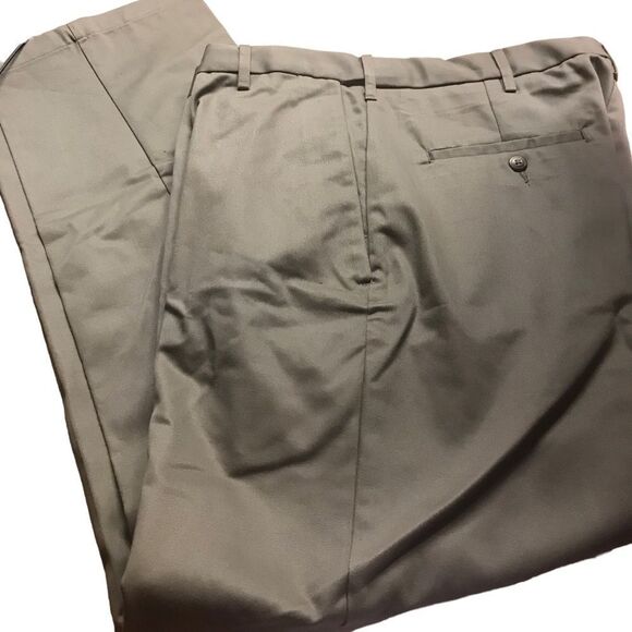 Haggar tan 34 x 30 tan excellent condition  flat front no cuffs sharp looking - Picture 1 of 2